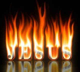 El nombre de Jesús con llamas de fuego pentecostal